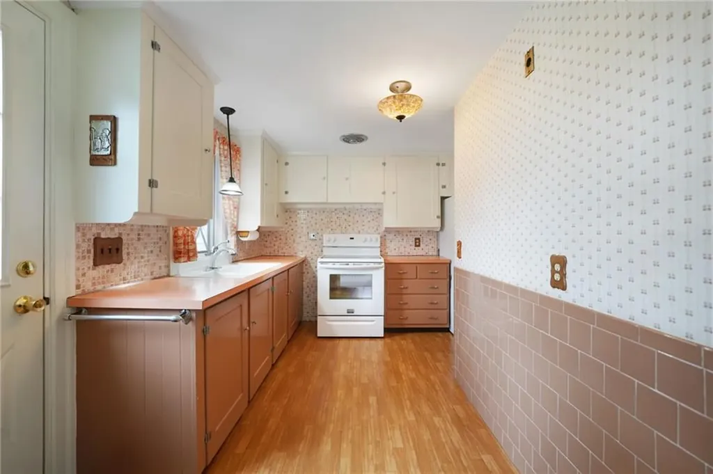 156 Whittier Road Pawtucket RI 02861