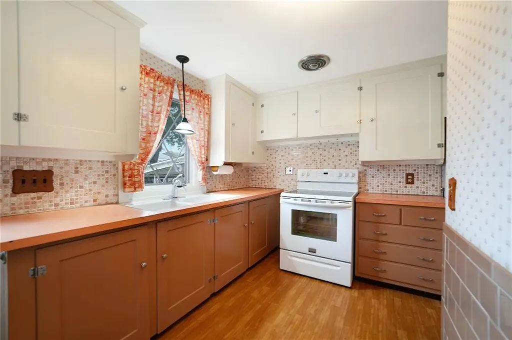 156 Whittier Road Pawtucket RI 02861