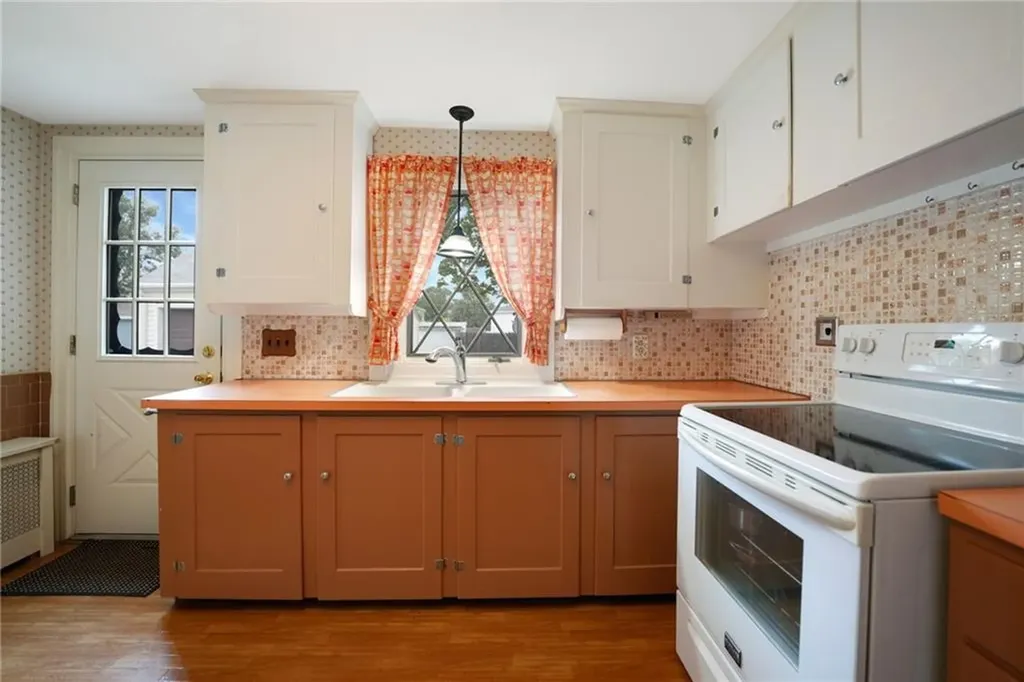 156 Whittier Road Pawtucket RI 02861