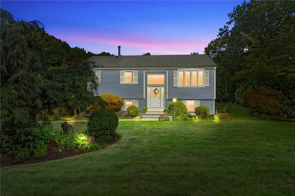 22 Camelot Circle Johnston RI 02919
