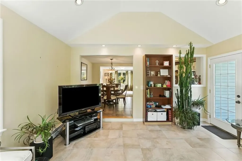 22 Camelot Circle Johnston RI 02919