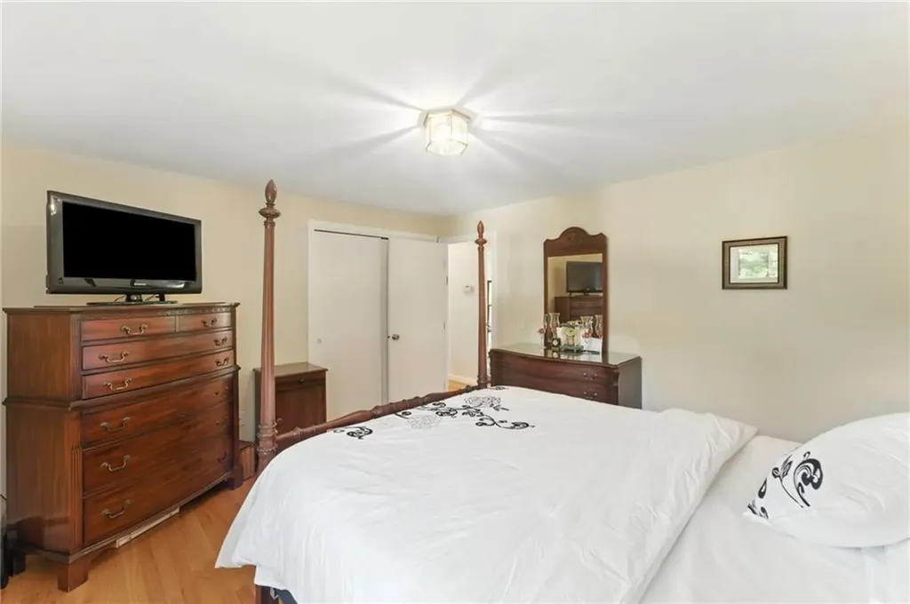22 Camelot Circle Johnston RI 02919