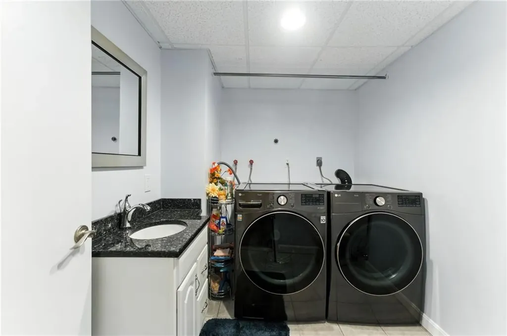 22 Camelot Circle Johnston RI 02919