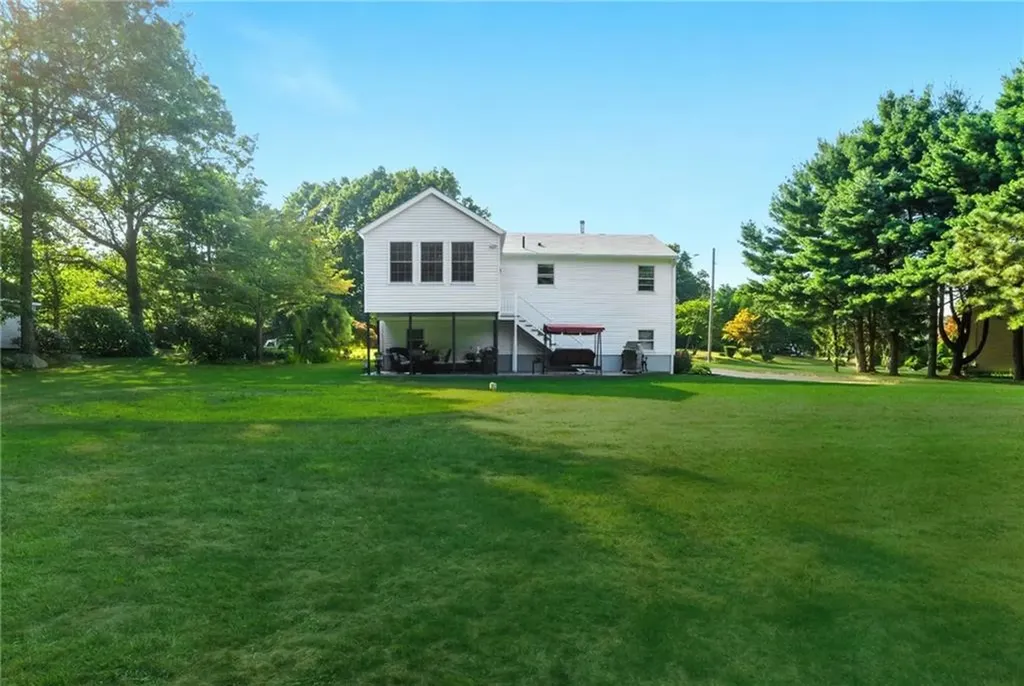 22 Camelot Circle Johnston RI 02919