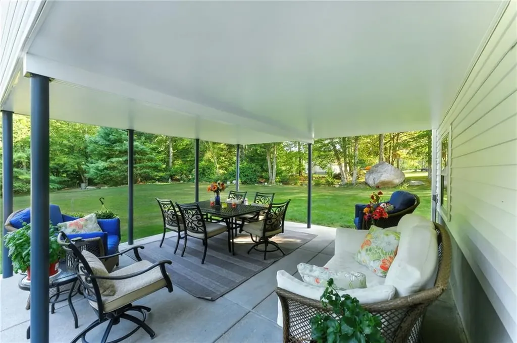 22 Camelot Circle Johnston RI 02919
