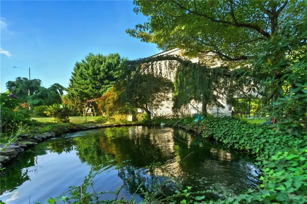 22 Camelot Circle Johnston RI 02919
