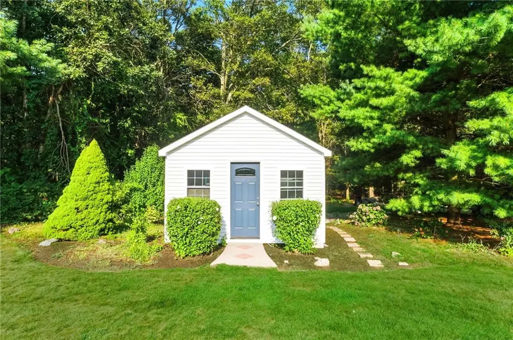 22 Camelot Circle Johnston RI 02919