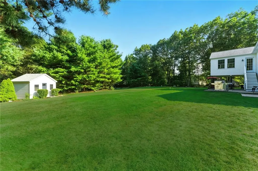 22 Camelot Circle Johnston RI 02919