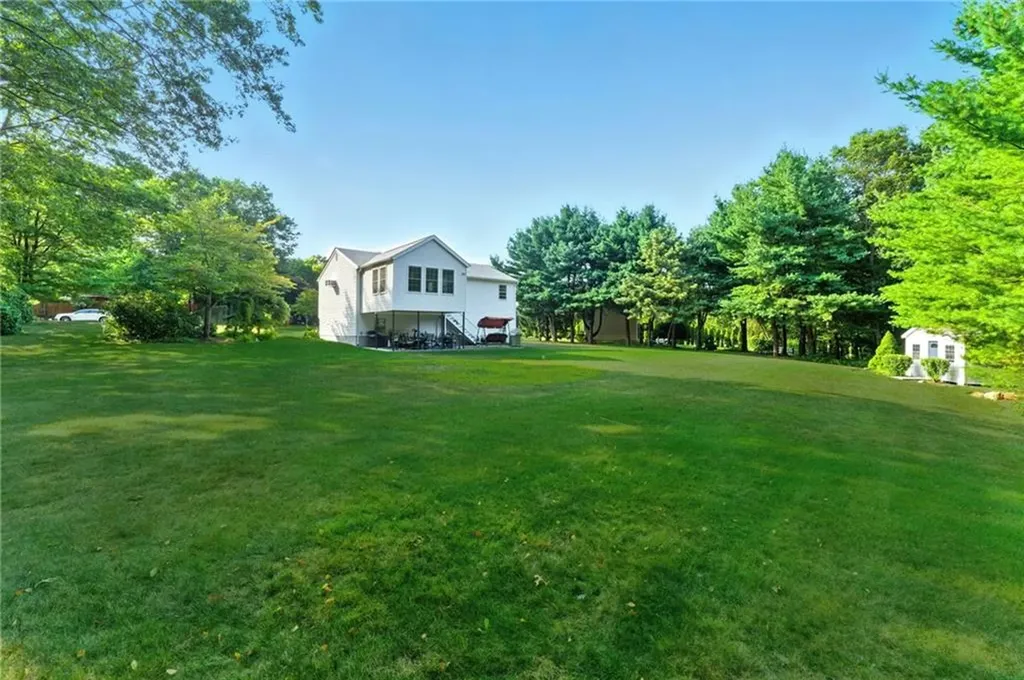 22 Camelot Circle Johnston RI 02919