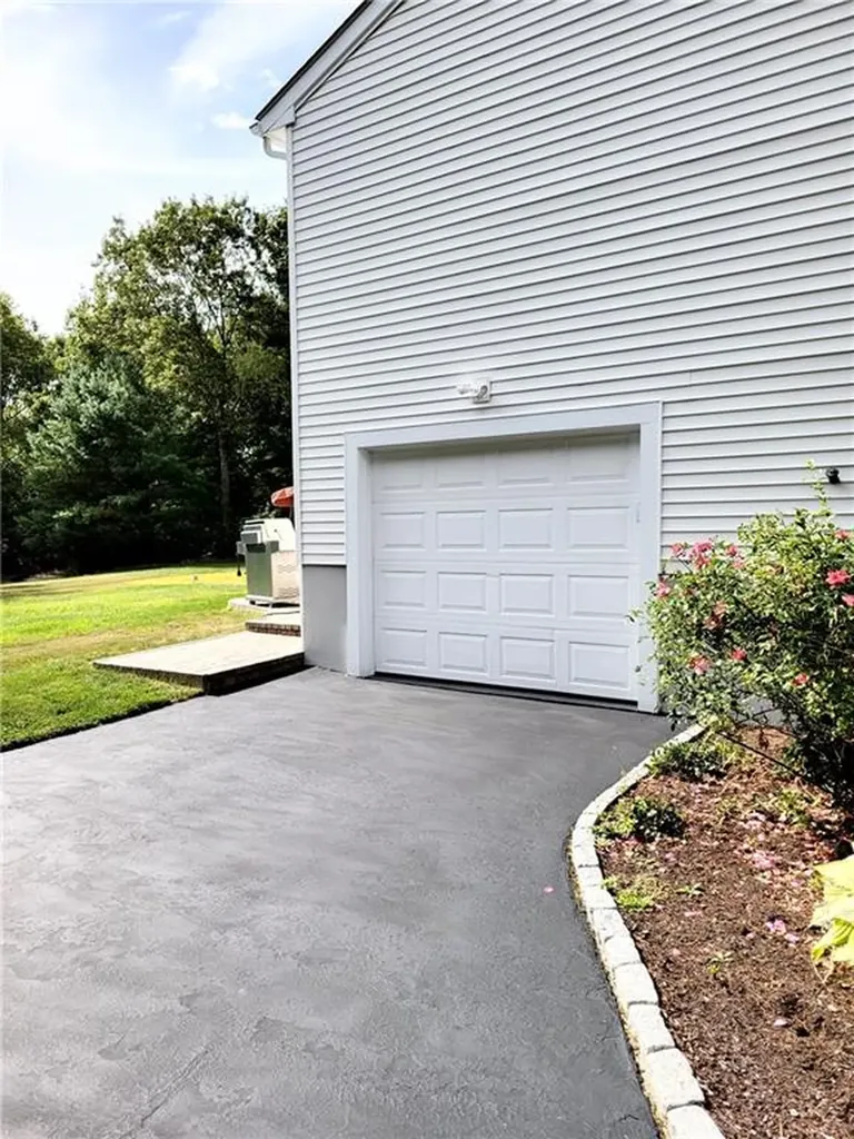 22 Camelot Circle Johnston RI 02919