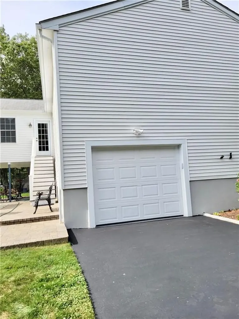 22 Camelot Circle Johnston RI 02919