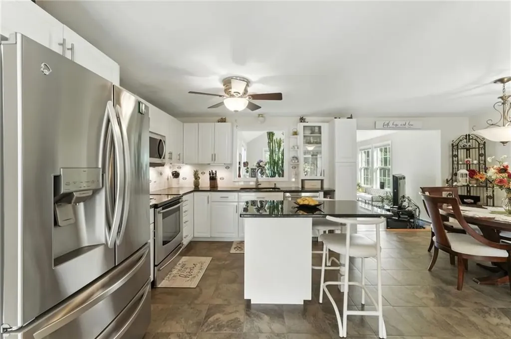 22 Camelot Circle Johnston RI 02919