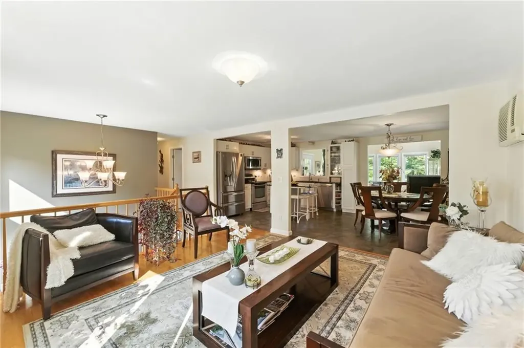 22 Camelot Circle Johnston RI 02919