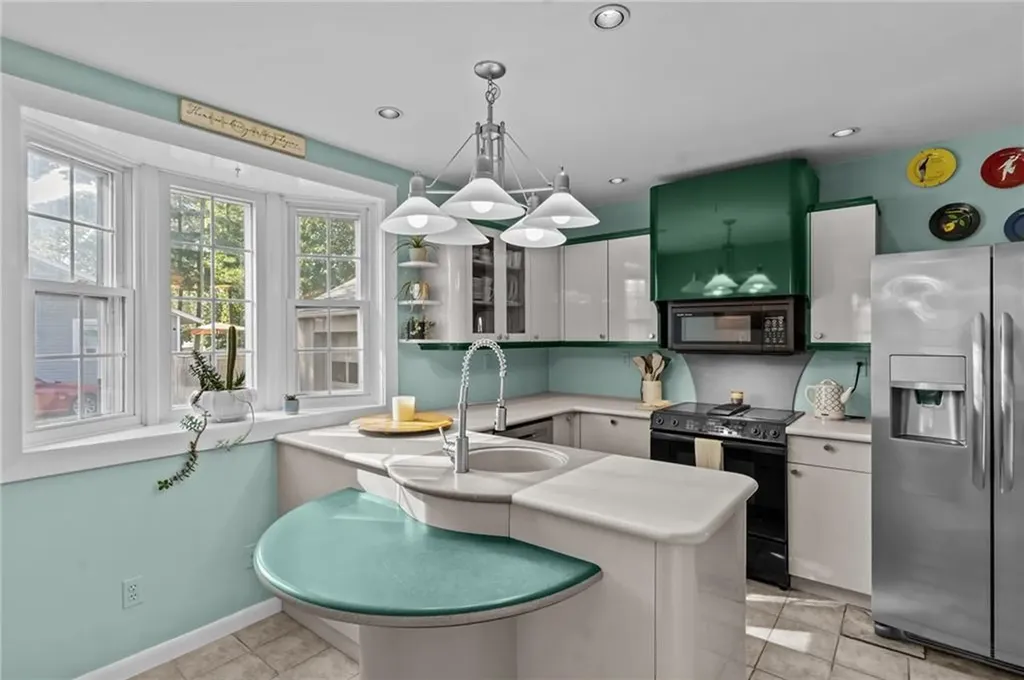 21 Earlham Way Warwick RI 02886