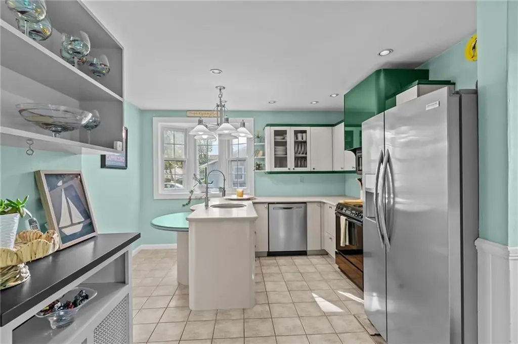 21 Earlham Way Warwick RI 02886