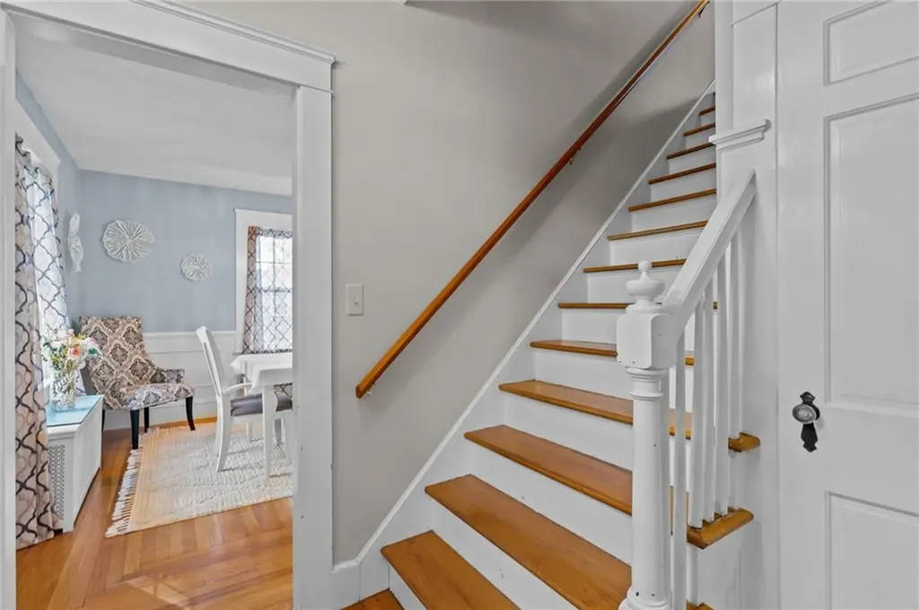 21 Earlham Way Warwick RI 02886