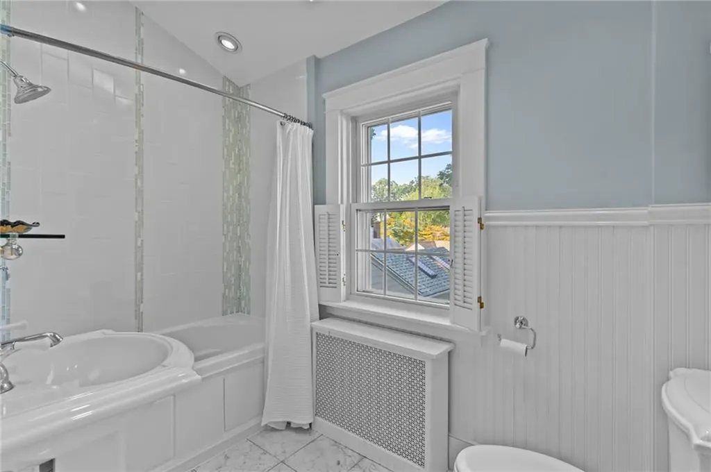 21 Earlham Way Warwick RI 02886