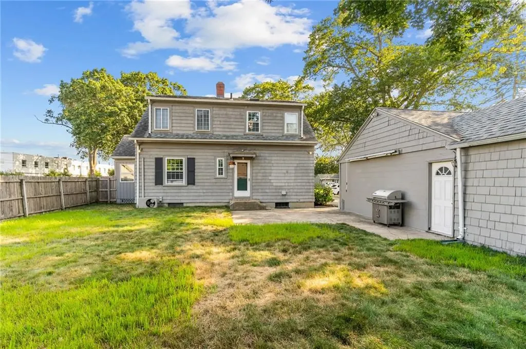 21 Earlham Way Warwick RI 02886
