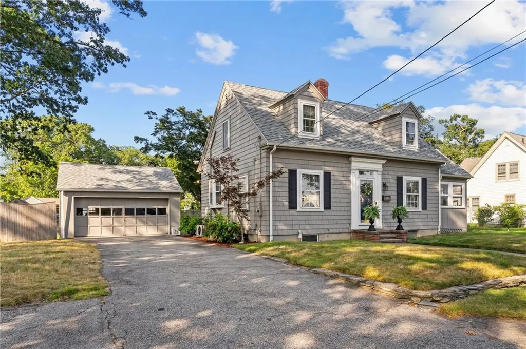 21 Earlham Way Warwick RI 02886