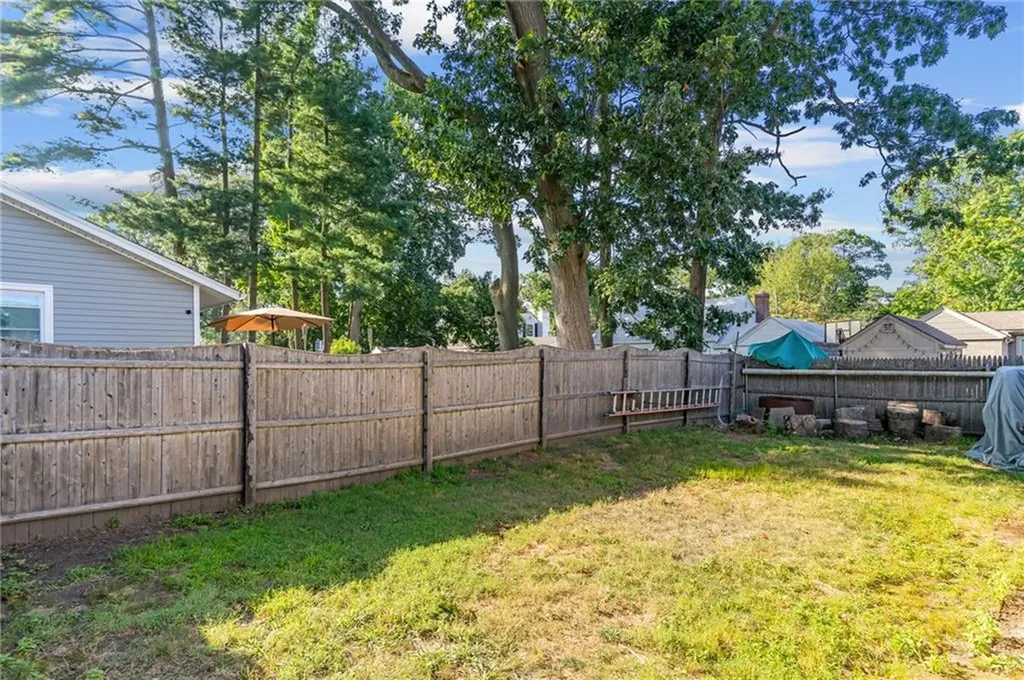 21 Earlham Way Warwick RI 02886
