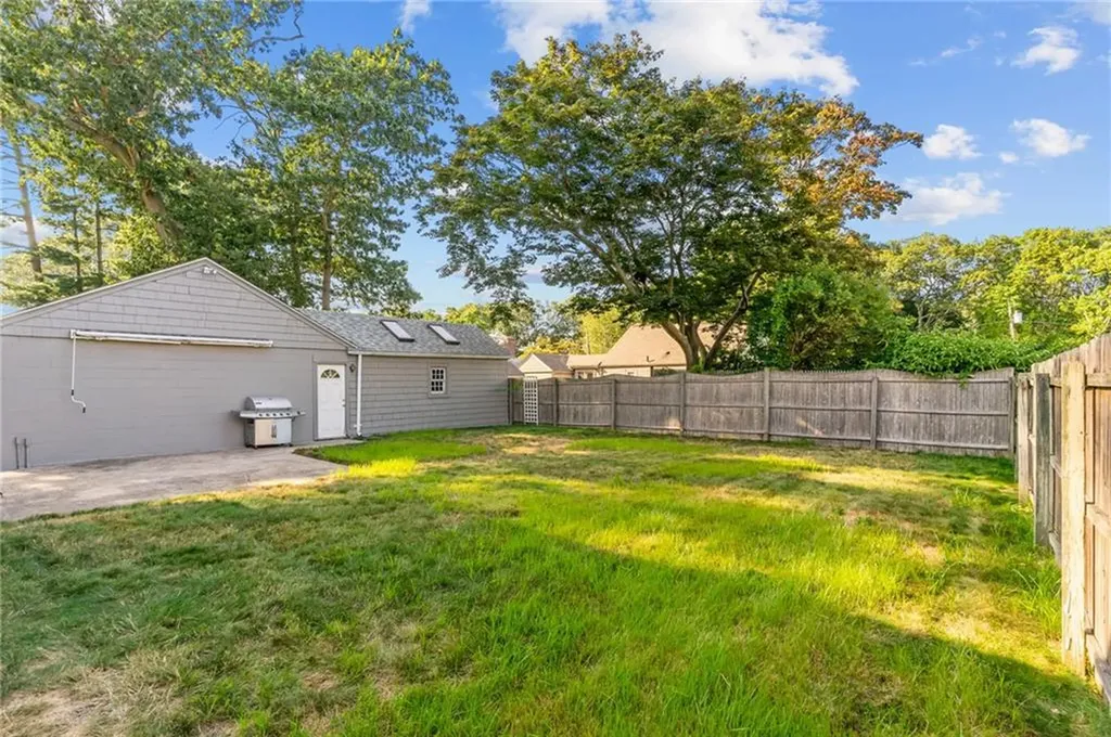 21 Earlham Way Warwick RI 02886