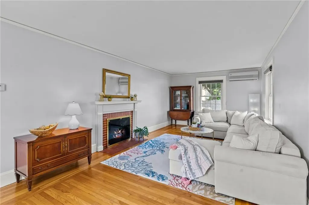 21 Earlham Way Warwick RI 02886