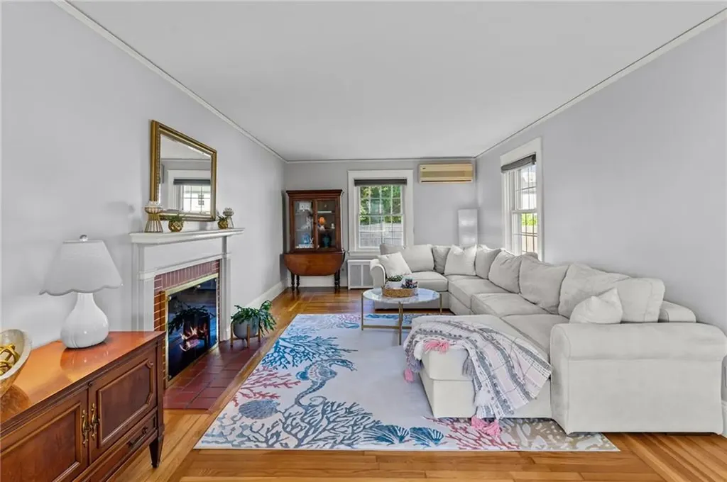 21 Earlham Way Warwick RI 02886