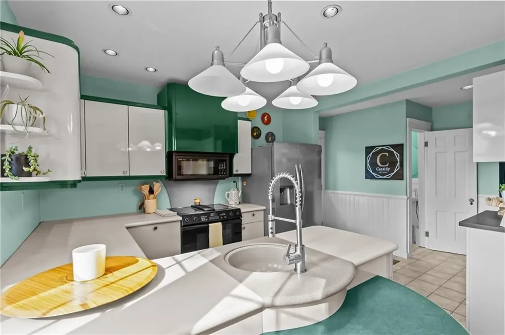 21 Earlham Way Warwick RI 02886