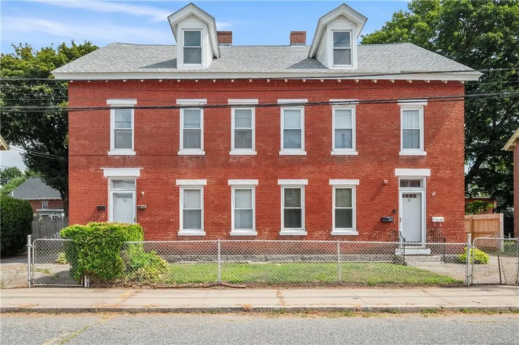37 39 Main Street Cumberland RI 02864