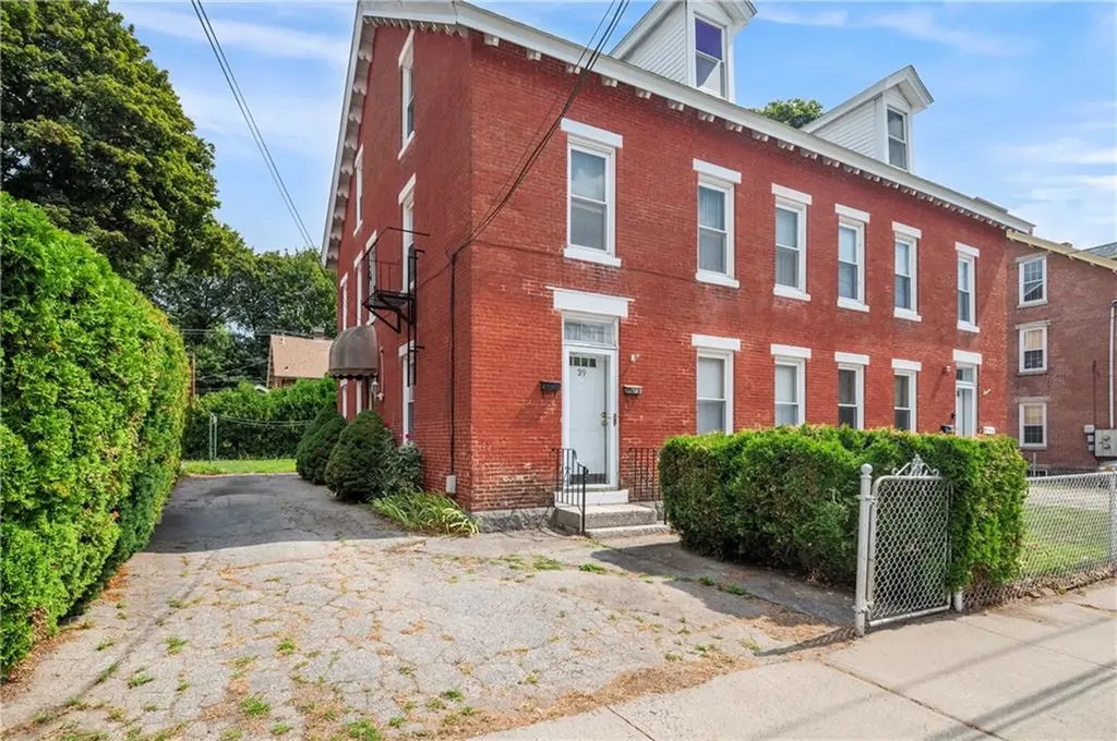 37 39 Main Street Cumberland RI 02864