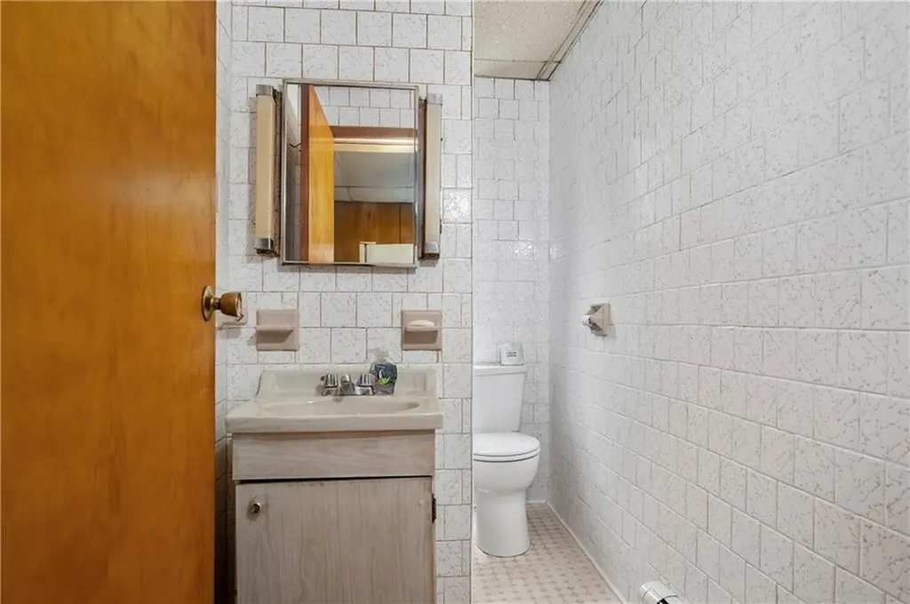 37 39 Main Street Cumberland RI 02864