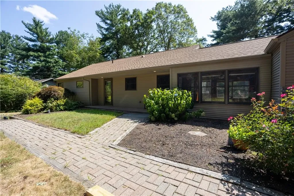 6 Pine Lane Johnston RI 02919