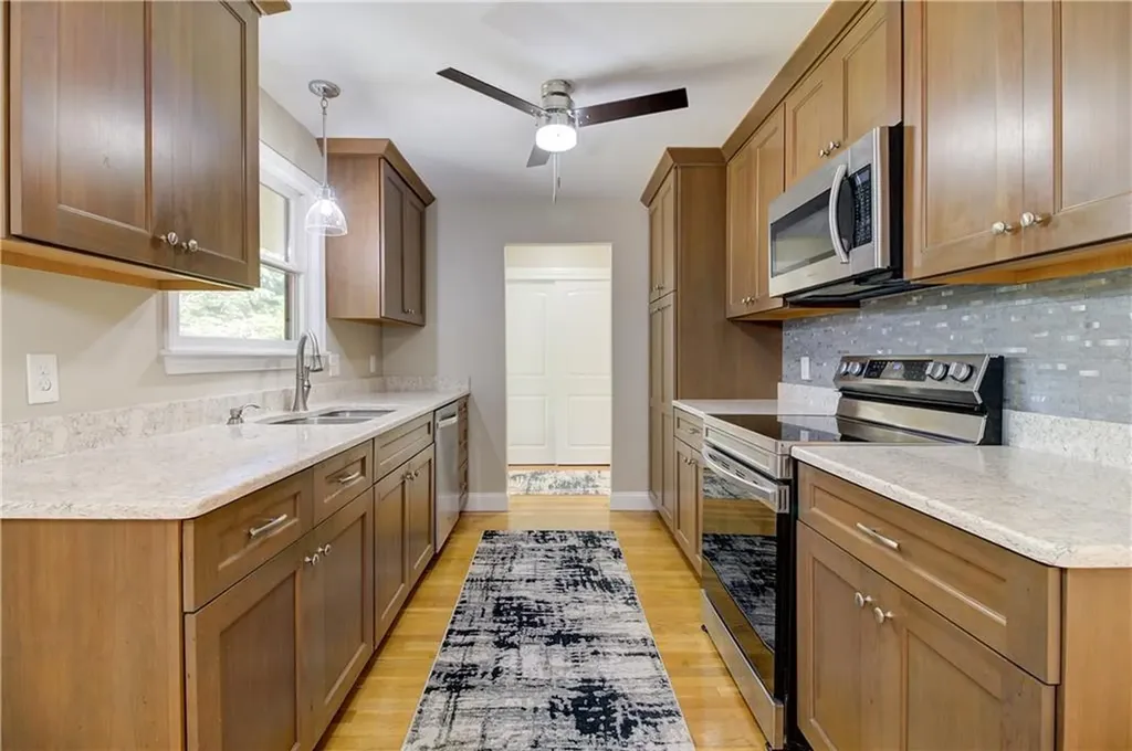 6 Pine Lane Johnston RI 02919