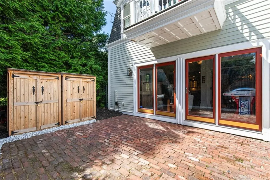 27 Young Orchard Avenue Providence RI 02906