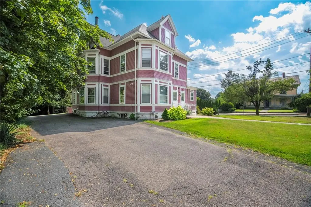 426 Blackstone Street Woonsocket RI 02895