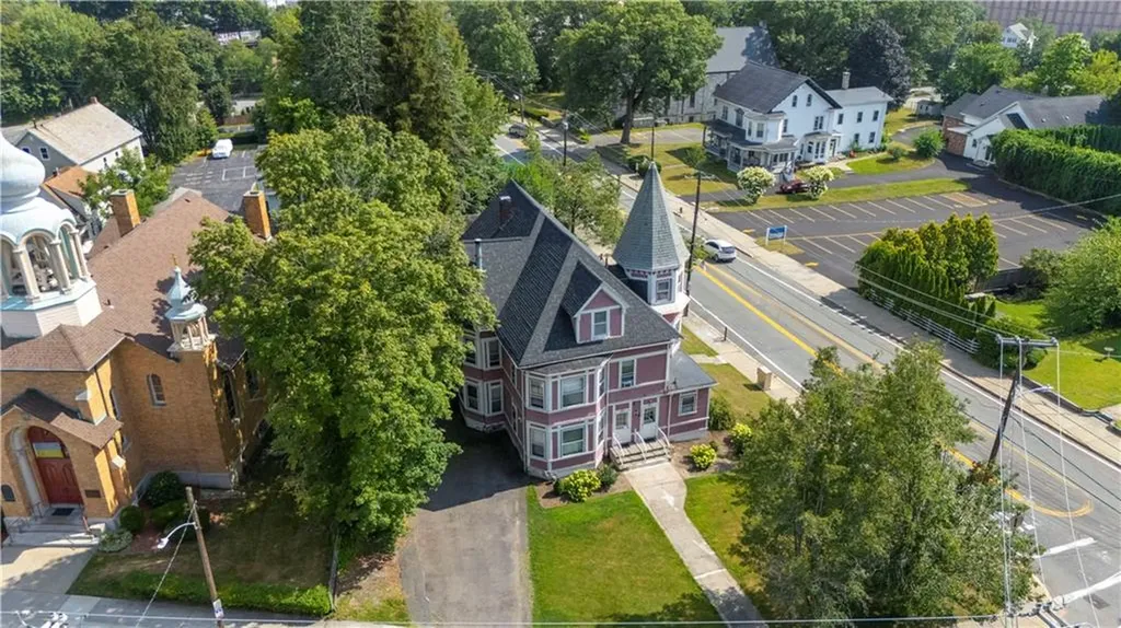 426 Blackstone Street Woonsocket RI 02895