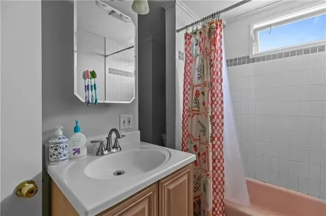 62 Dixon Street Newport RI 02840