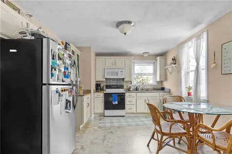 62 Dixon Street Newport RI 02840