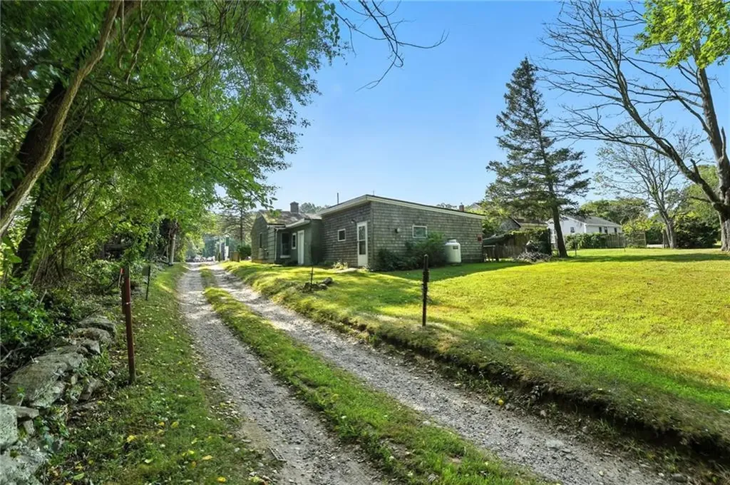1907 A Kingstown Road South Kingstown RI 02879