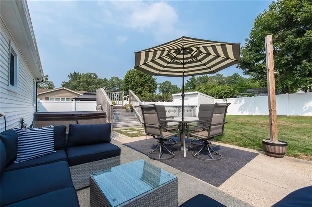 14 Wenscott Lane North Providence RI 02904