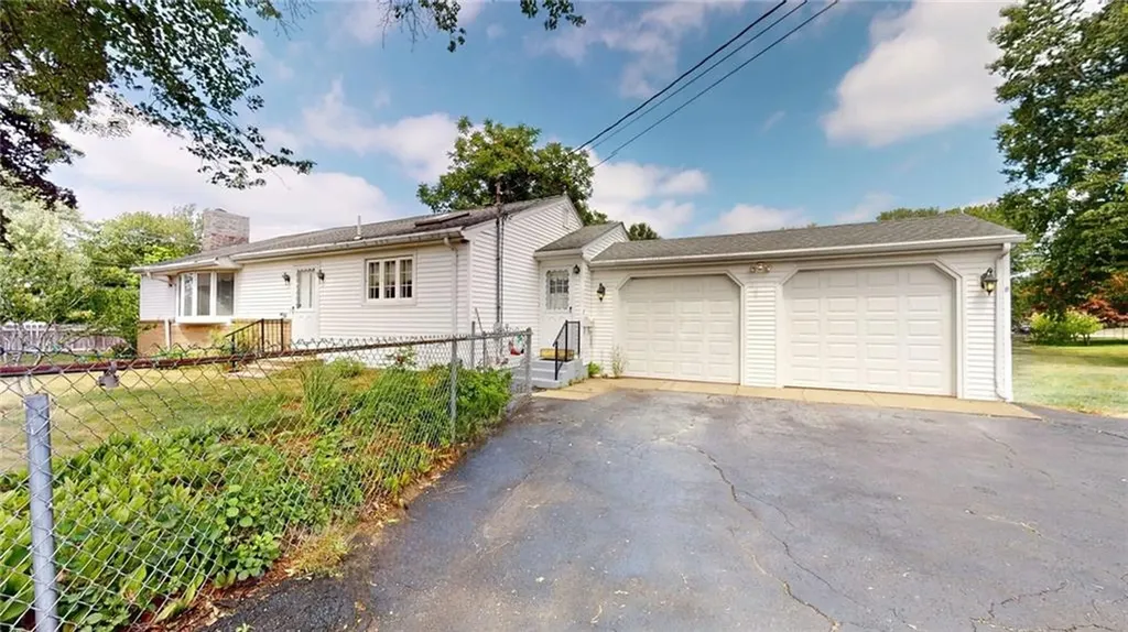 8 Vincent Avenue North Smithfield RI 02896