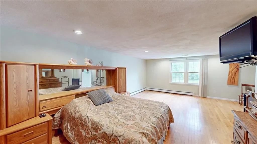 8 Vincent Avenue North Smithfield RI 02896