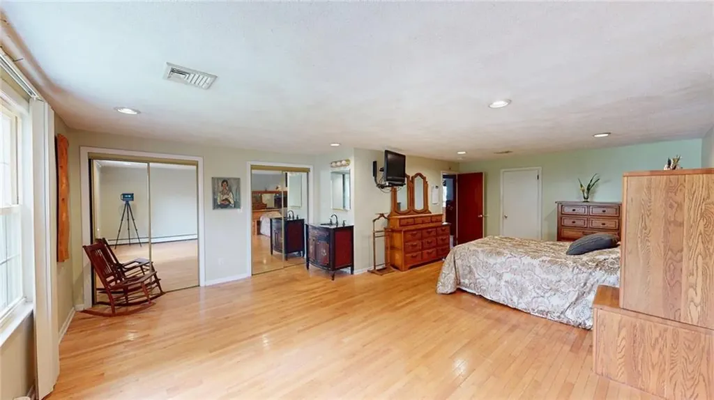 8 Vincent Avenue North Smithfield RI 02896