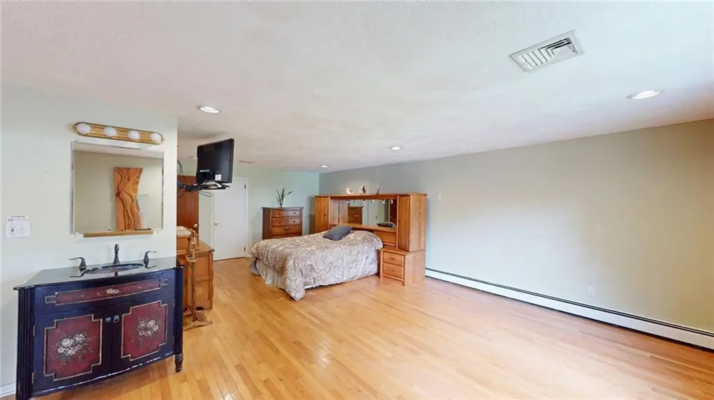 8 Vincent Avenue North Smithfield RI 02896