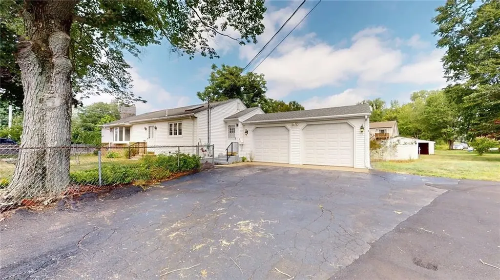 8 Vincent Avenue North Smithfield RI 02896