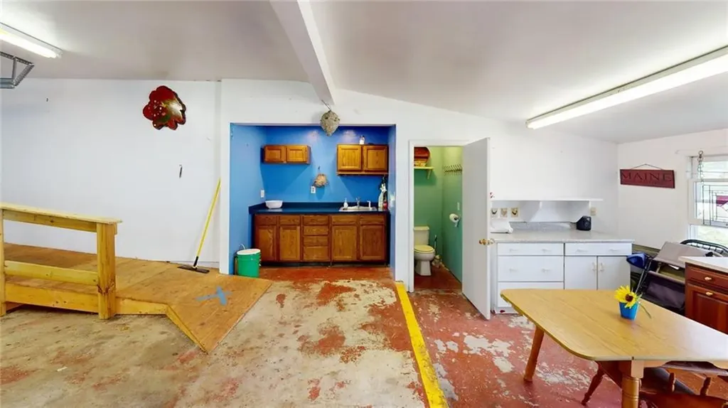 8 Vincent Avenue North Smithfield RI 02896