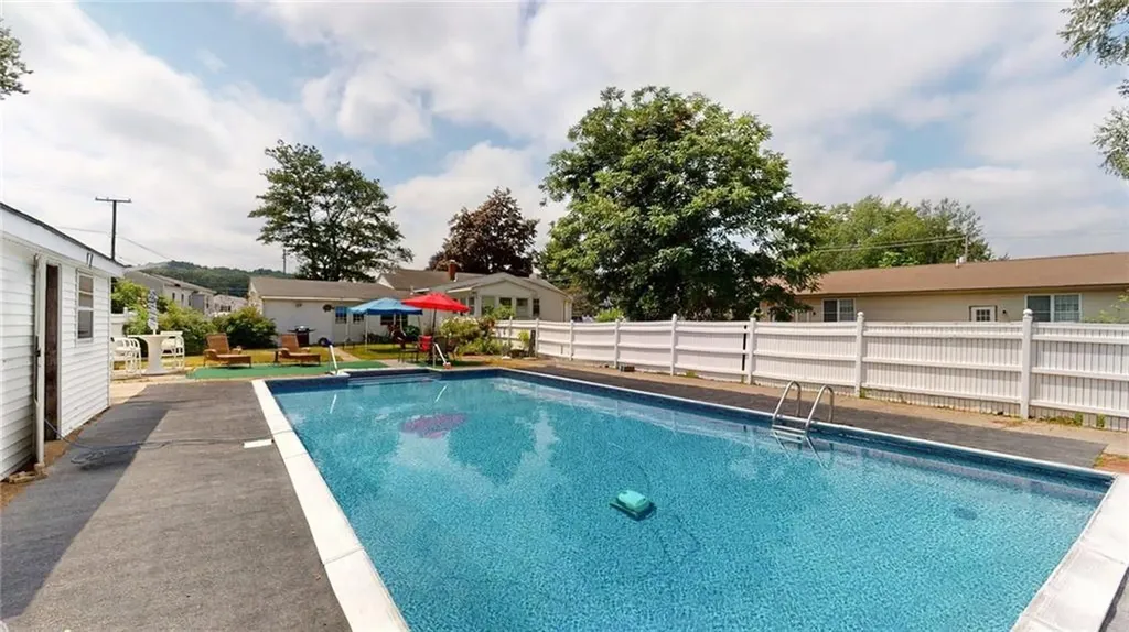 8 Vincent Avenue North Smithfield RI 02896