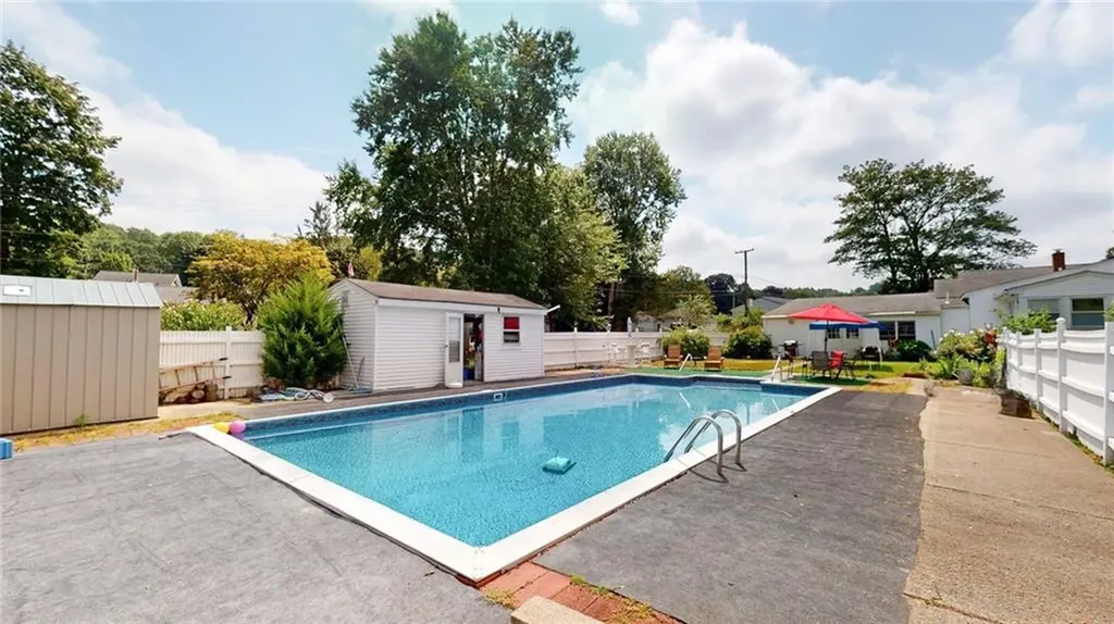 8 Vincent Avenue North Smithfield RI 02896