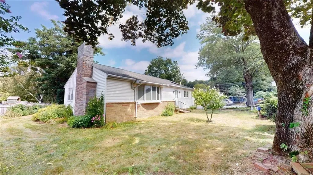 8 Vincent Avenue North Smithfield RI 02896