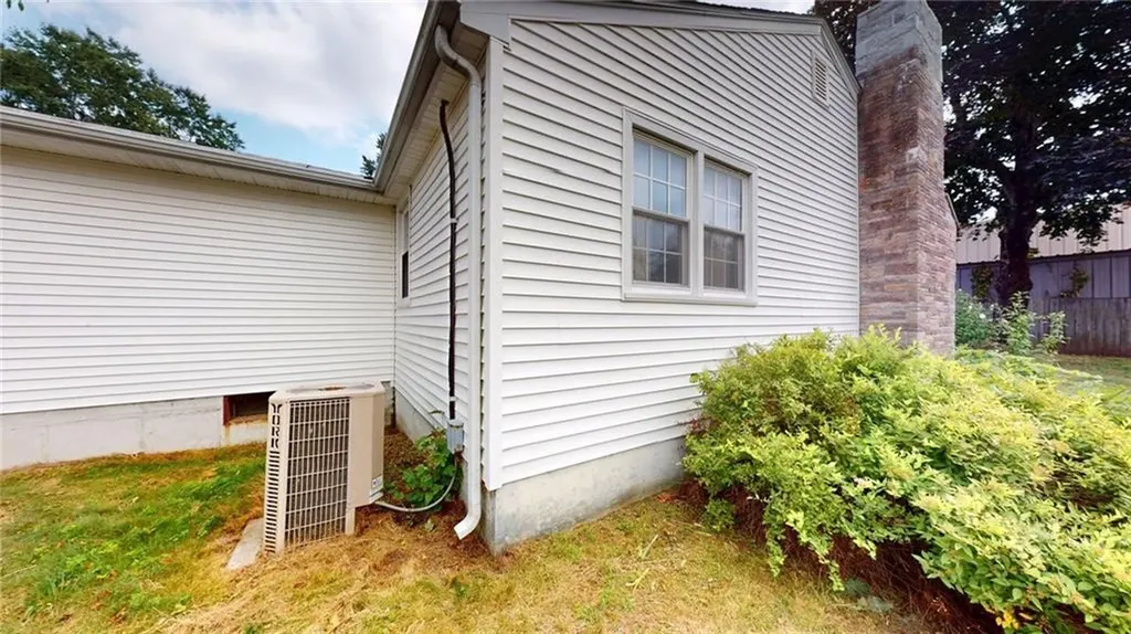 8 Vincent Avenue North Smithfield RI 02896